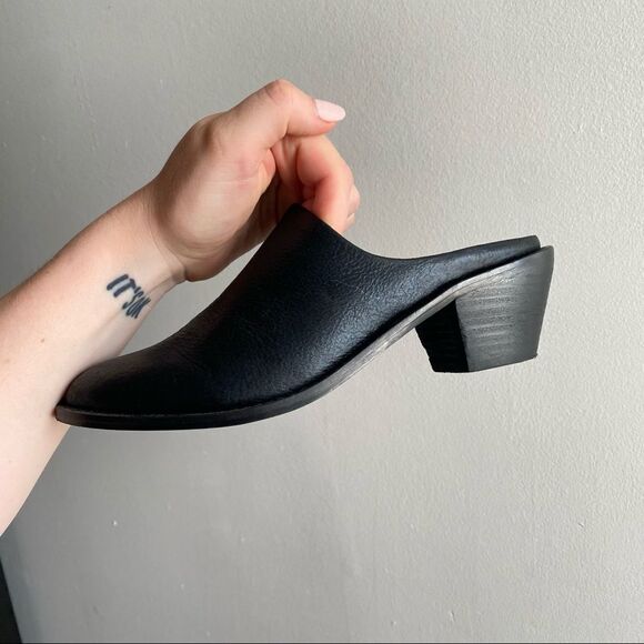 Kelsi Dagger Brooklyn black leather low 2” heel classic basic mules clogs shoes - Picture 9 of 10